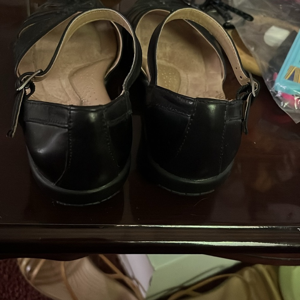 Earth Spirit Black Sandals Comfortable and Stylish - Picture 4 of 8